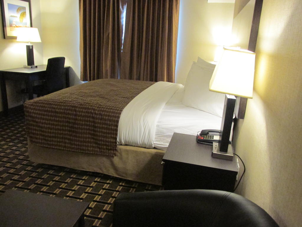 Sigma Inn & Suites Melville Zimmer foto