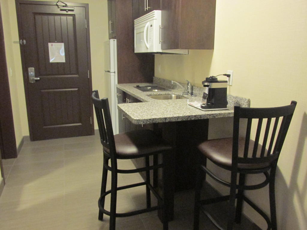 Sigma Inn & Suites Melville Zimmer foto