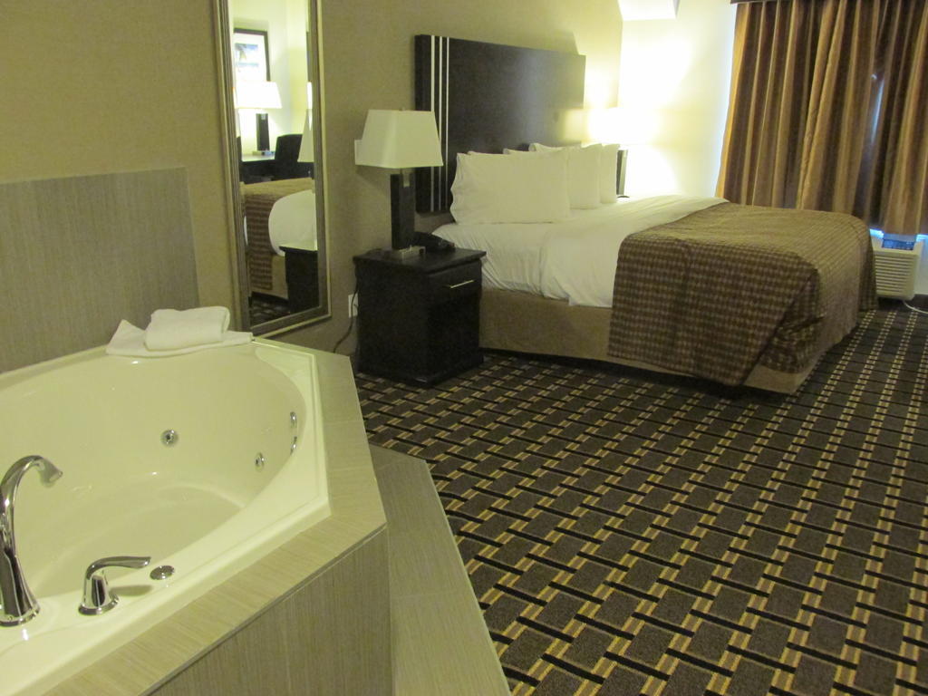 Sigma Inn & Suites Melville Zimmer foto