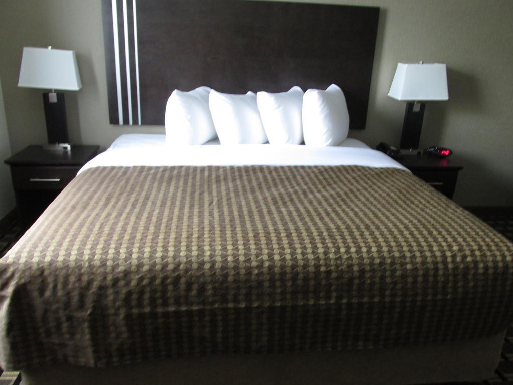 Sigma Inn & Suites Melville Zimmer foto